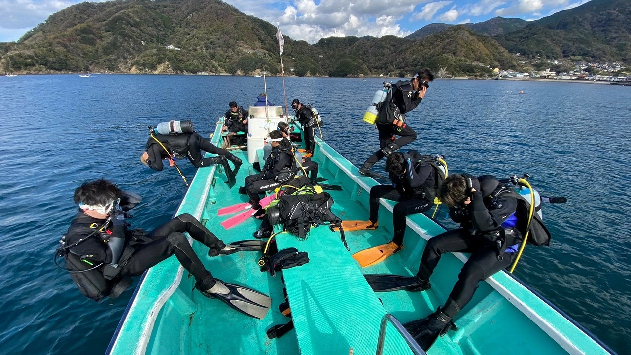 ダイビングボート